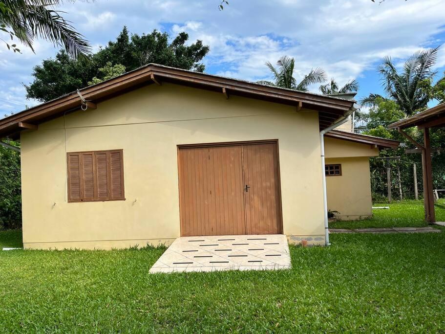 Casa Na Lagoa Do Palmital Com Acesso A Lagoa Na E Localizada Apenas A 13 Km Da De Atlantida Sul E Do Centro De Lugar Com Natureza! Wi-fi * Osorio